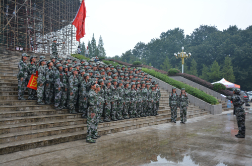 信阳师范学院2017级新生军训歌咏比赛圆满结束